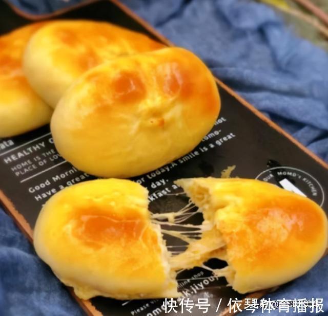 马苏里拉|烘焙,香蕉芝士饼的做法,制作简单,馅中加入了芝士,热的超好吃