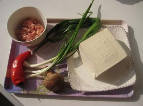 入味|做红烧豆腐时，先用油煎还是直接炖很多人都做错，难怪不入味