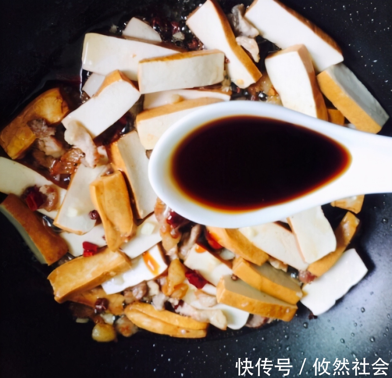 肉质|在家做芹菜香干小炒肉,芹菜清脆可口,肉质鲜美,健康有营养