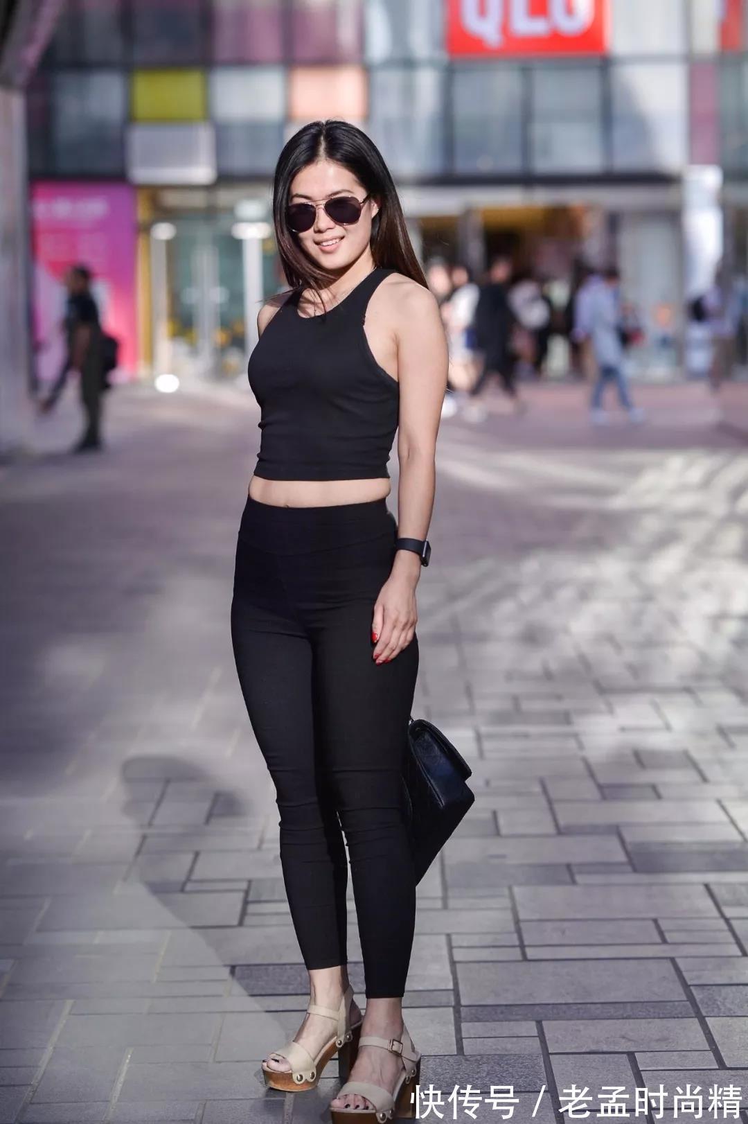 美臀|街拍:穿黑裤的美臀性感美女