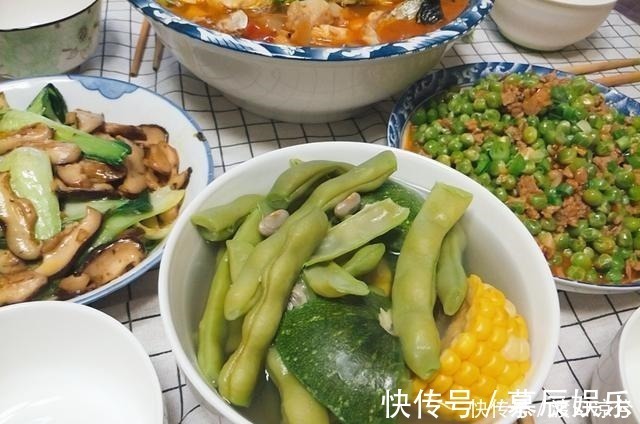 晚餐|我家晚餐，3菜1汤，家人都喜欢，网友却说最后一个怎么吃