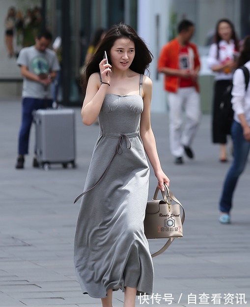 吊带裙 灰色抹胸吊带裙，和小姐姐的颜值很搭