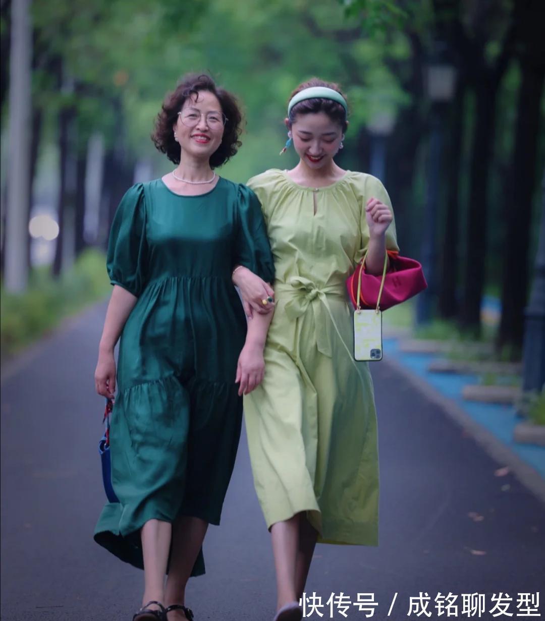 时髦|60岁的女人更要穿出气质!这些姐姐的优雅穿搭,时髦高级显年轻