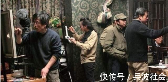 麻布$冷军画了一个面具,卖了300万,看到墙上的符号,网友:有点吓人