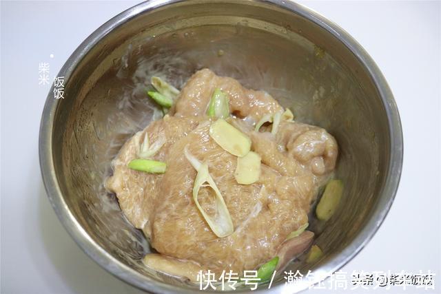 鸡胸肉|比猪肉便宜，比牛肉更嫩，煎一煎外酥里嫩，这肉太香了