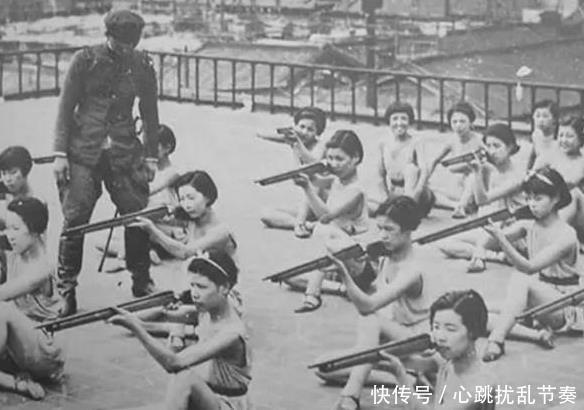 小孩|二战期间的日本国内老照片民众很狂热，小孩让人不寒而栗！