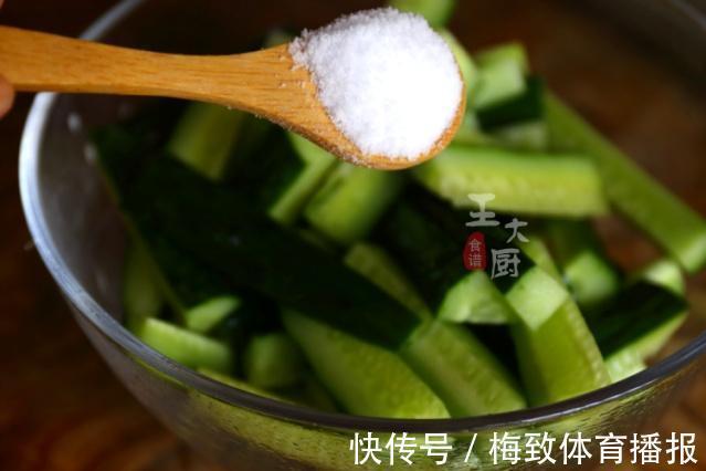 开胃|每天都离不开的开胃小菜，清脆爽口的腌黄瓜，喝粥是最合适的
