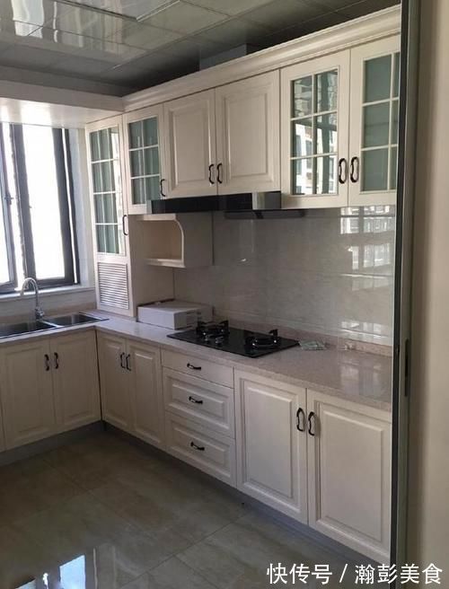 新房|参观同事家新房,全屋贴瓷砖,还把冰箱放在阳台的,头一次见啊