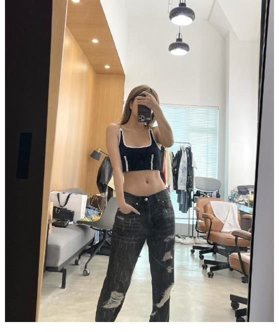 shuffle|安崎shuffle风格释出,金色细闪裙闪耀全场,BOBO头个性十足