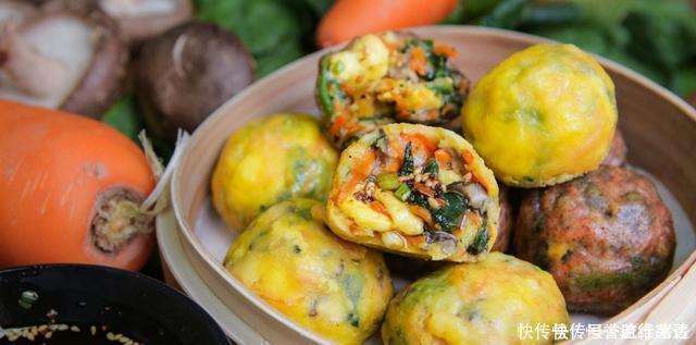 玉米面菜团子，不和面，不揉面，滚一滚就下锅，减肥也能管饱吃