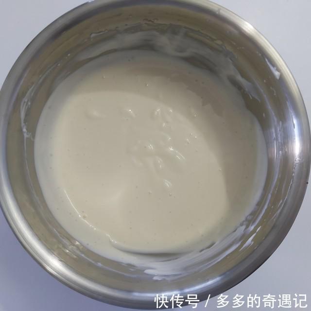 玉米淀粉|爆浆椰浆芝士奶盖蛋糕,切开一小口,竟然还是爆浆效果