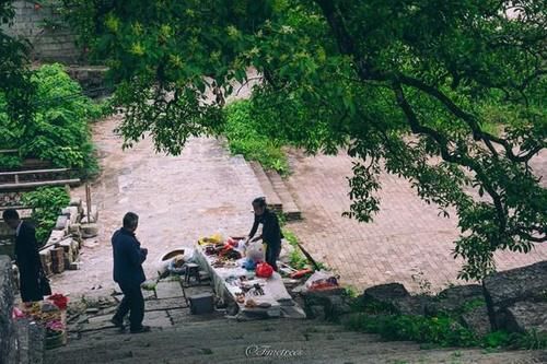 阳朔三大古桥之一富里桥，映在水中如同明月，什么超级月亮逊爆了