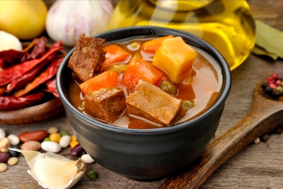 三伏天多吃此肉，营养丰富很滋补，香嫩软烂又入味，夏天吃很下饭