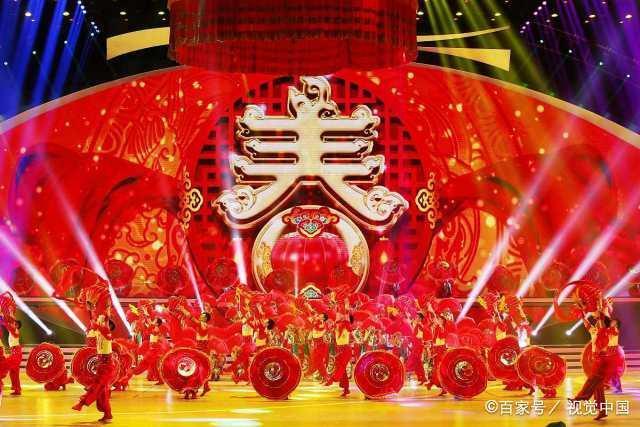 歌手假唱“愈演愈烈”,話(huà)筒拿反不算什么,而他被稱(chēng)“假唱王者”