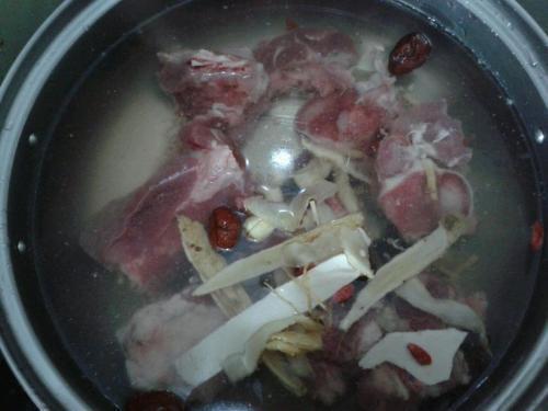 垃圾食品|几种你爱吃的食物,其实都是垃圾食品有面、有汤,还有午餐肉