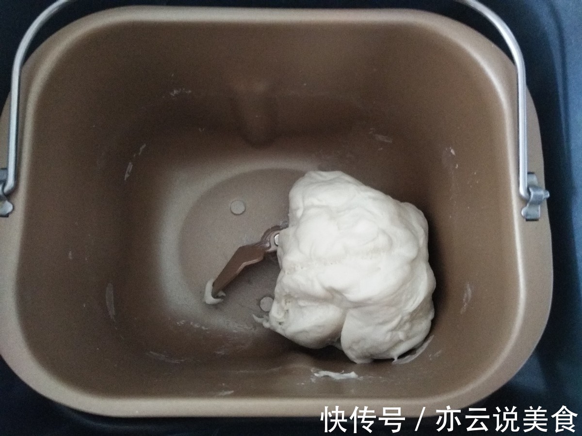 油渣新吃法,搭配酸菜调成馅儿,做成更有风味的饺子