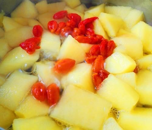 苹果和它一起煮,等于天然“止咳汤”,止咳润肺,秋天不咳嗽