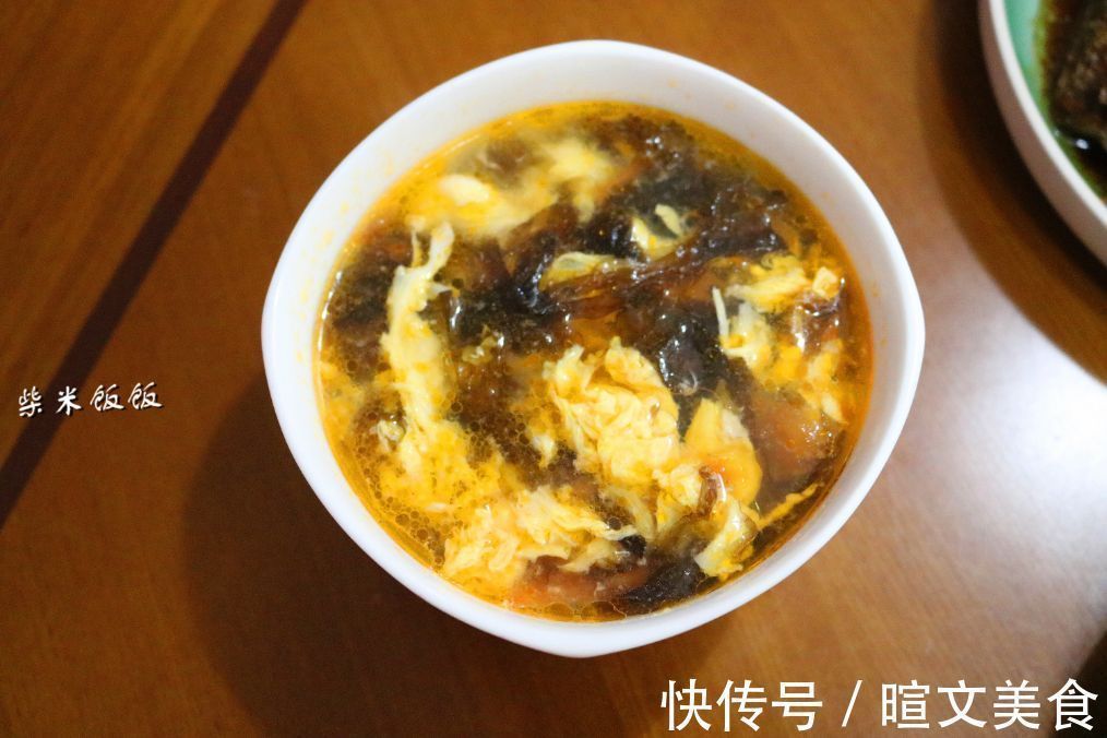 我家晚餐，3个家常菜，搭配发面饼和鸡蛋汤，全家吃得香