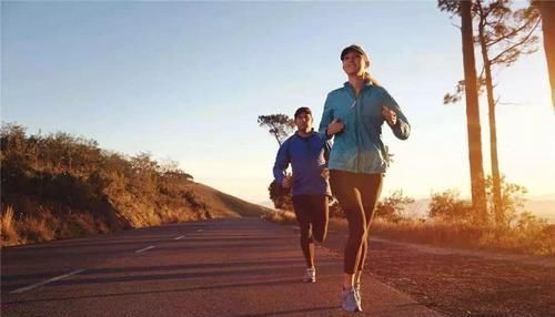 汁草|加速胃部病变的5种食物,若一个都不爱吃,胃癌也会离你更远
