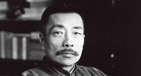 学生们$鲁迅第一次讲课的时候,教室里哄堂大笑,15分钟后教室鸦雀无声!