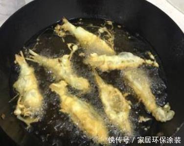 面粉|炸小鱼,直接用面粉就错了!大厨教你正确做法,外酥里嫩,不回潮