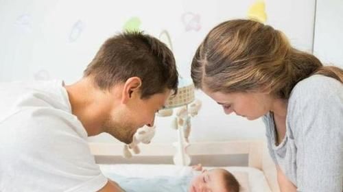 奶粉|为什么吃母乳的孩子晚上频繁醒呢?吃奶粉的孩子一觉睡到天亮?