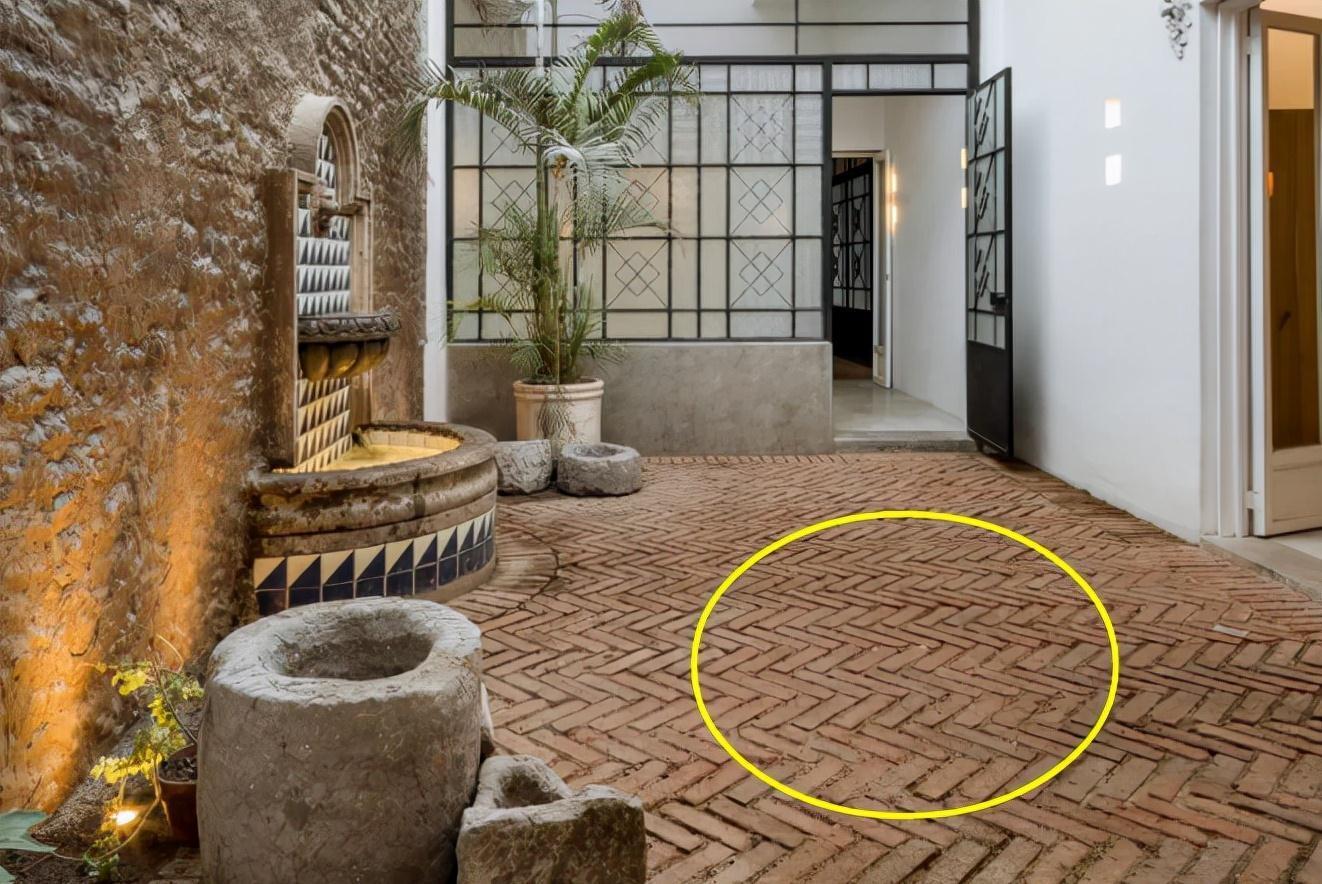 红砖块|红砖过去流行,现在照样吃香!人字形拼红砖,铺墙面地面都很漂亮