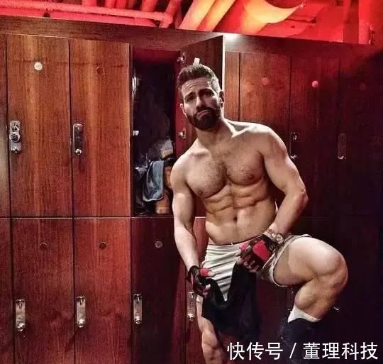 双杠臂|同样是练胸,一个卧推一个夹胸,差距有多大