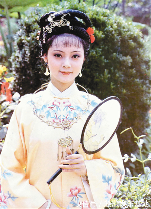 林黛玉@《红楼梦》中,薛宝钗与林黛玉谁更漂亮?看2个小丫环就明白了