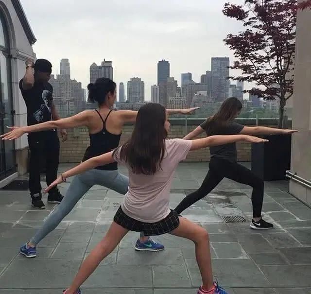 亿万富翁|邓文迪16岁女儿躺赚138亿，成最年轻亿万富翁，羡慕吗（二）