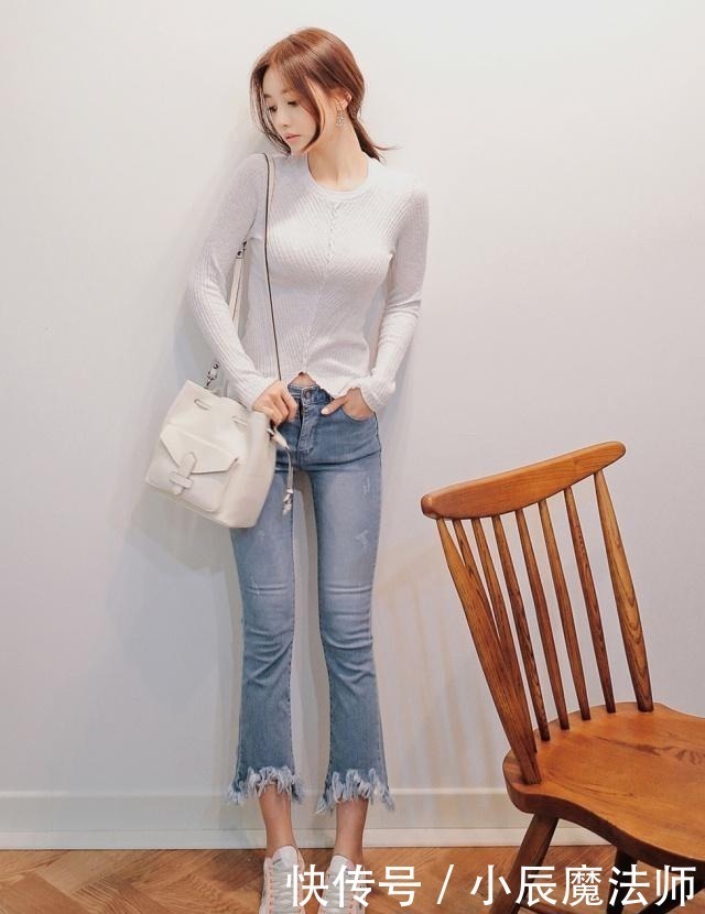 美女穿搭蕾丝上衣飘逸浪漫,时尚不俗气,释放优雅精致女人味