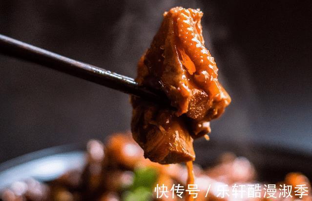 炒鸡怎么做最好吃教您一招,鸡肉滑嫩不腥,味道香浓很下饭