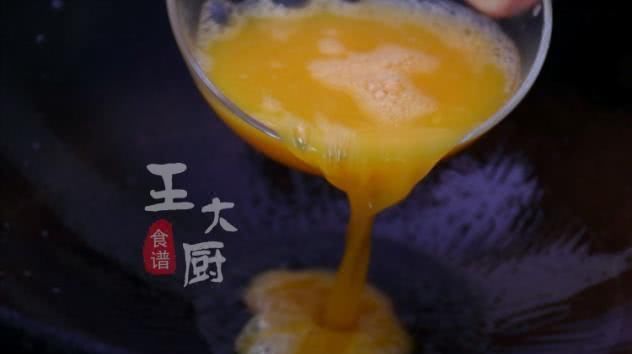 榨菜炒鸡蛋,给肉都不换,香味浓郁,可口下饭