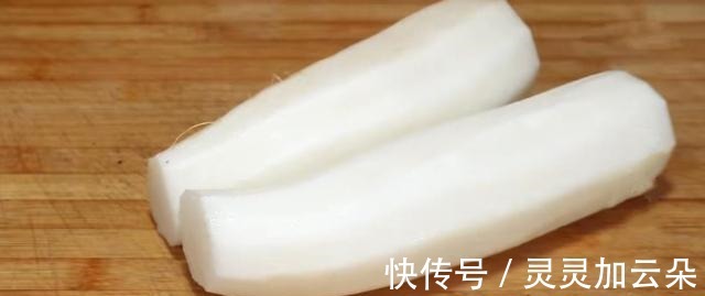 白萝卜里加一个苹果，不用一粒盐，教你最解馋的吃法，香甜又脆爽！