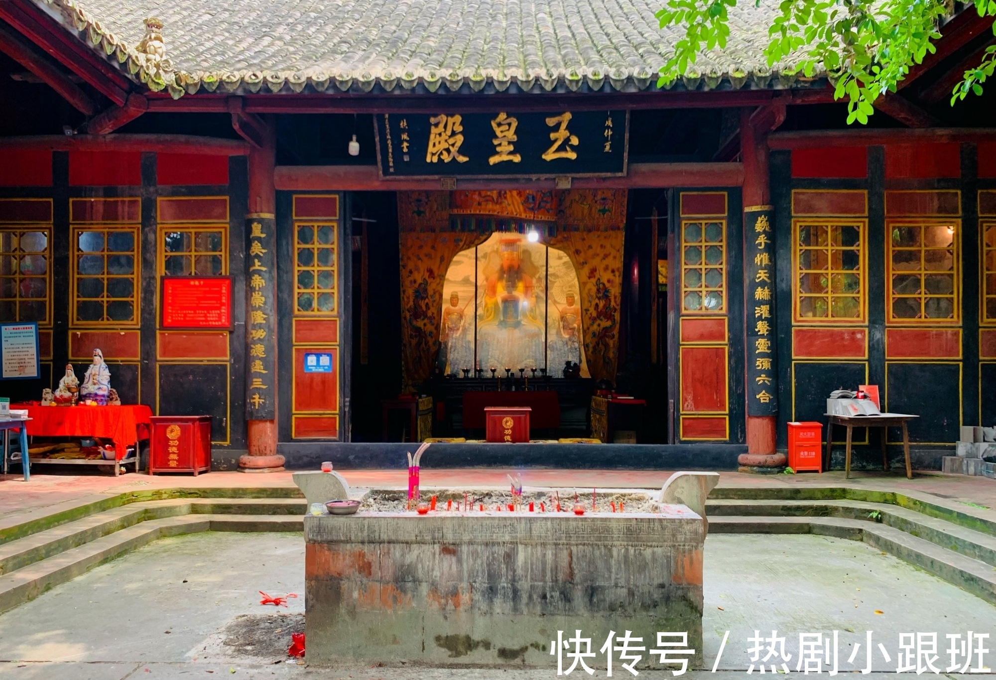 夹江#二郎神的祖庭竟在四川夹江,供奉了三个二郎神,他的原型究竟是谁