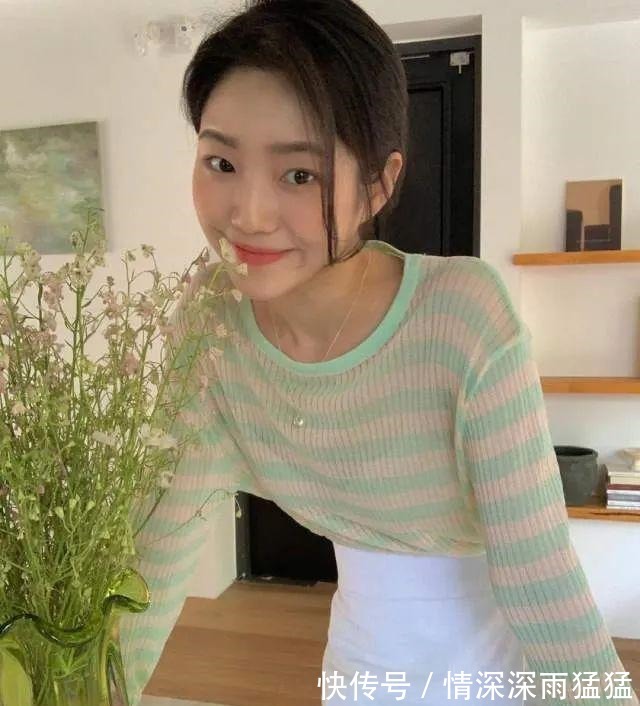 小楠 清透感更清爽迷人!女生夏日浅牛油果色日常搭配推荐!