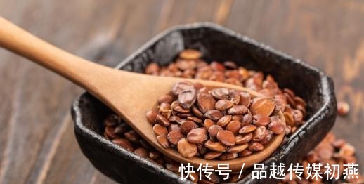 泡水|中医的安神方,常见的1食物,捣碎泡水喝,改善睡眠质量、睡得香