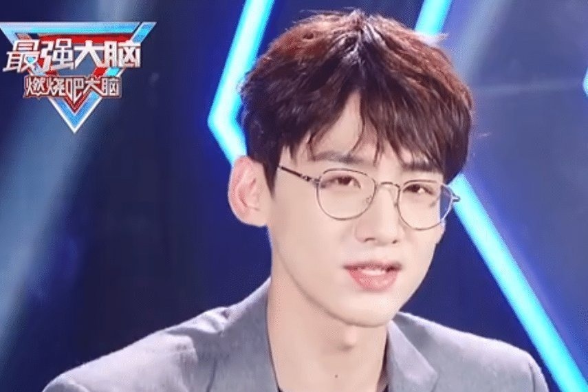 白敬亭參加《最強(qiáng)大腦》,解答太快腦子跟不上了,還拿測(cè)試題練手
