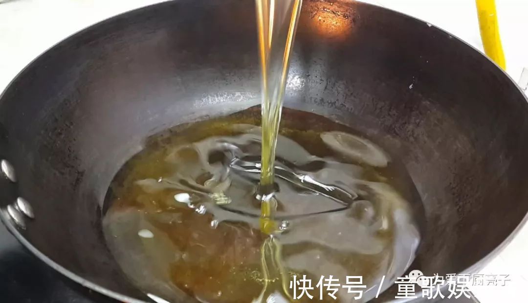 5个鸡蛋，1斤面粉，锅里一炒，做出创意小零食，比蛋糕好吃十倍