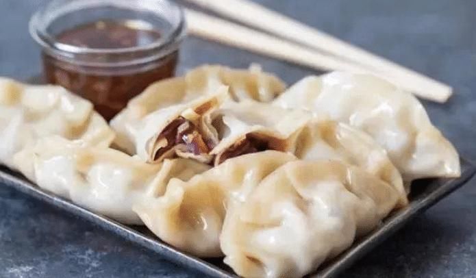 调饺子馅，生油好还是熟油好？很多人错，难怪饺子不香不油，还腥