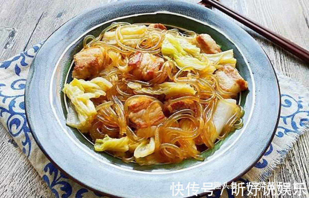 白菜炖粉条，你知道怎么做才好吃吗可以让你吃到舔盘子
