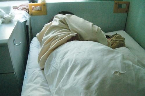 宫缩|生孩子前,先破水好,还是先见红好对宝宝来讲,一个区别蛮大的