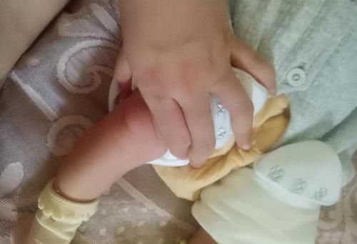 婴儿味|为什么宝宝身上的婴儿味,别人很难忍受,而爸妈却非常喜欢闻呢?