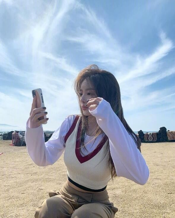 甜酷|韩国穿搭博主洪智允的甜酷自在穿搭 从头到脚都有自己独特的风格