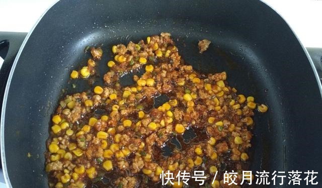 多汁|教你一道炸酱面，经典的味道，筋道的口感，酱香浓郁，美味多汁！