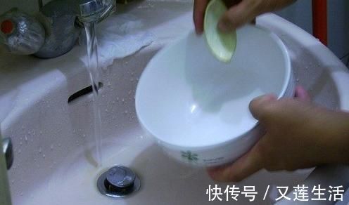 洗碗|洗碗不要用洗洁精了，保洁阿姨都用这妙招，去污快又不伤手