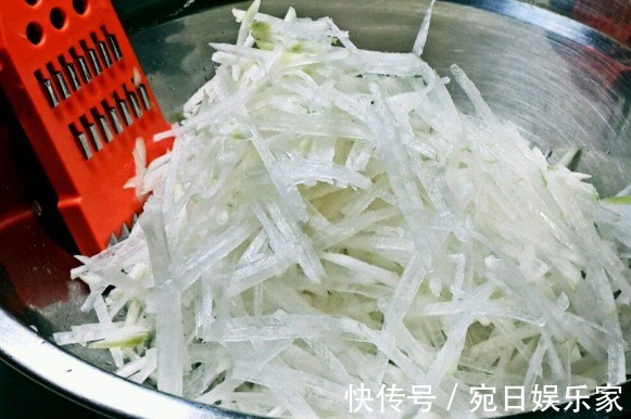 正确做法|炸萝卜丸子,牢记“2放2窍门”,丸子外酥里嫩,教你正确做法