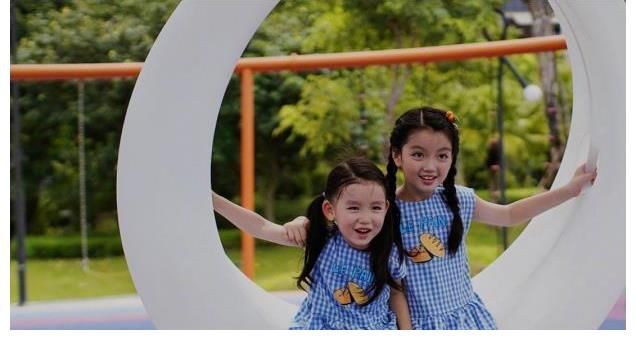 明星相|阿拉蕾和妹妹再次同框,穿同样衣服差距明显,阿拉蕾太有明星相!