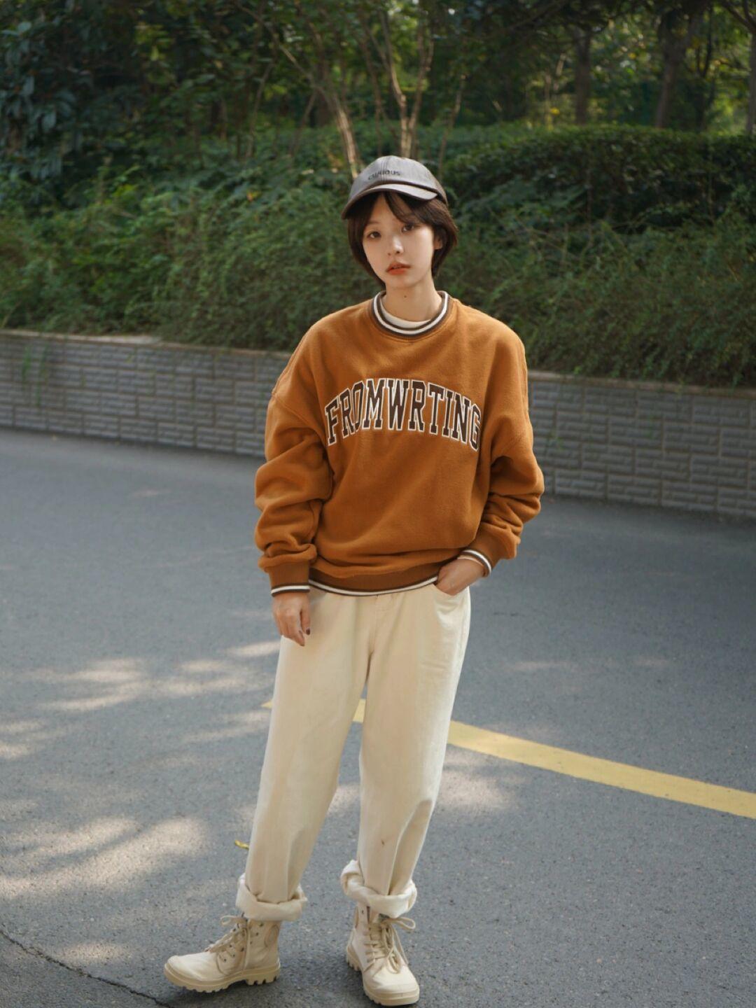 卫衣|秋冬卫衣怎么选?脏橘色字母卫衣,穿上身减龄又时髦!