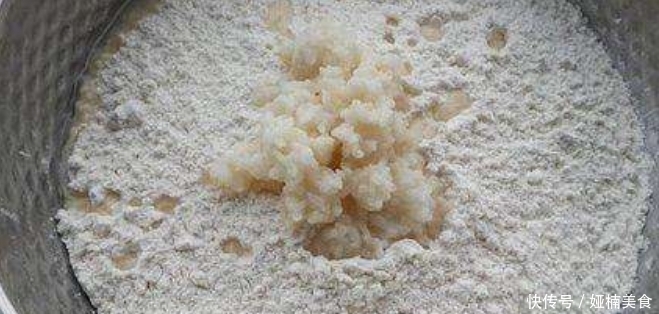 馒头店老板:发面别用酵母白糖,多加一样东西,10分钟发一大盆!